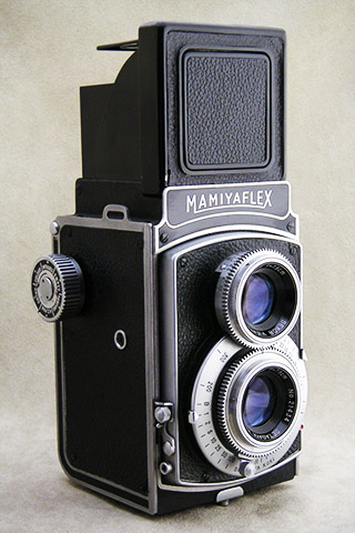 MAMIYA製の二眼レフカメラ